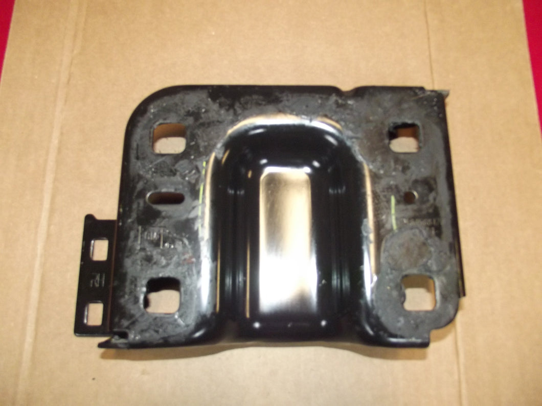 2020-2024 GMC Sierra Chevrolet Silverado 2500 3500 Bumper Bracket Right Side OEM