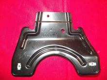 Load image into Gallery viewer, 2020-2025 GMC Sierra 2500 3500 HD Left Wheelhouse Liner Bracket 85587118 OEM
