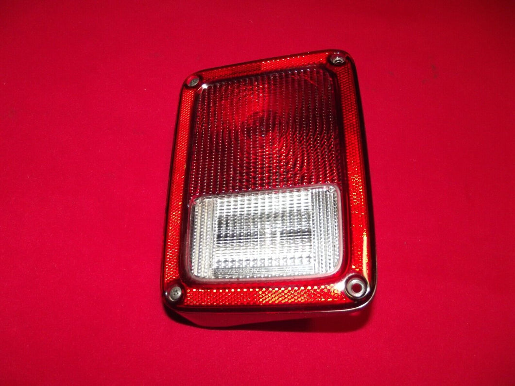 2007-2018 Jeep Wrangler Driver Left side TAIL LIGHT OEM JK rear lens brake lamp